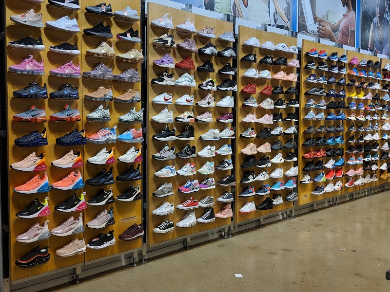 nike adidas outlet